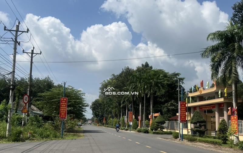 Bán Đất Nhà Vườn Có Sẵn Nhà nhỏ, rộng 2540m2, Giá tổng 600 triệu, Gần Ủy Ban Xã Tân Hệp